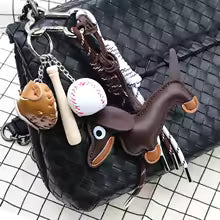 Llavero para bolso con forma de perro salchicha